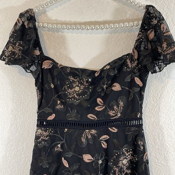 TOBI Sweetheart Neckline Floral Embroidered Mini Dress Size Small NEW - Picture 6 of 11